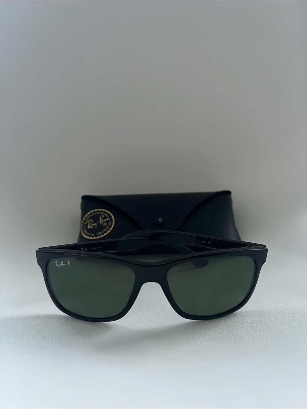 Ray‑Ban Polarized Sunglasses – Black Frame + Case (Model 601/9A 3P)